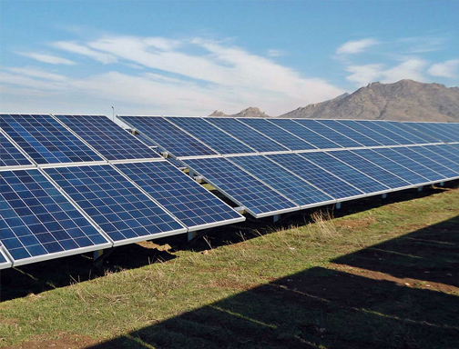 Instalațiile fotovoltaice de pe acoperiș din Africa de Sud s-au dublat, iar instalația de stocare a energiei a explodat!