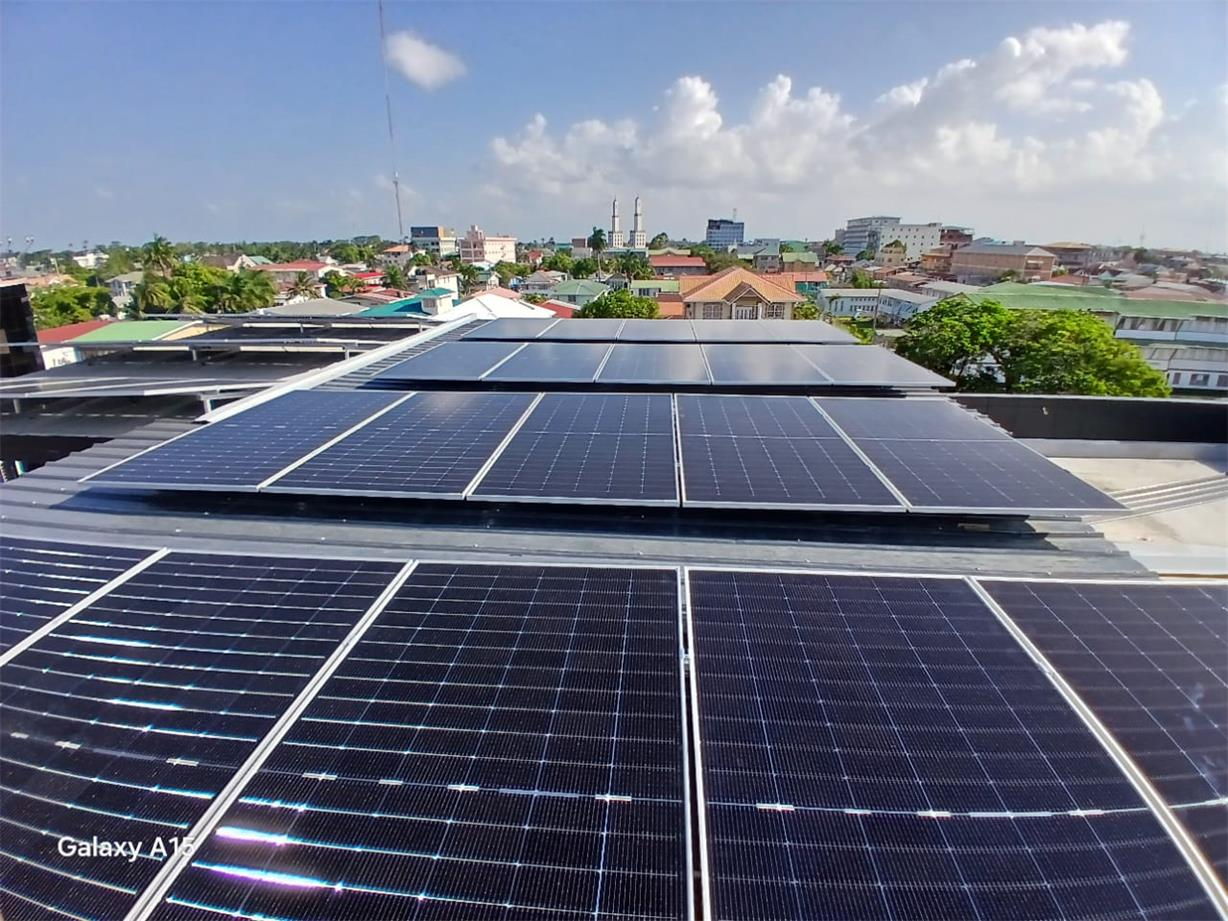 Sistem hibrid de 25 kW în Guyana Acasă